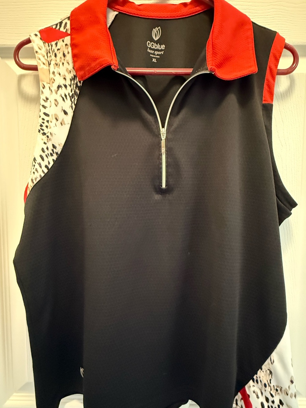 GGblue Luxe Black & Red Sleeveless Golf Shirt with Animal Print Accents - XL